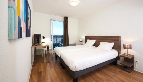 Business Suite with Twin Beds