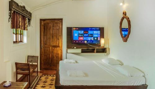 Deluxe King Suite