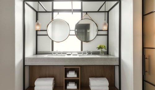 One-Bedroom King Suite with Tub and Walk-In Shower