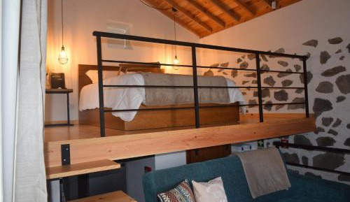 One-Bedroom House with Mountain View