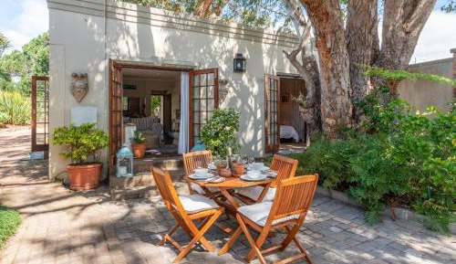 Apartment with Garden View