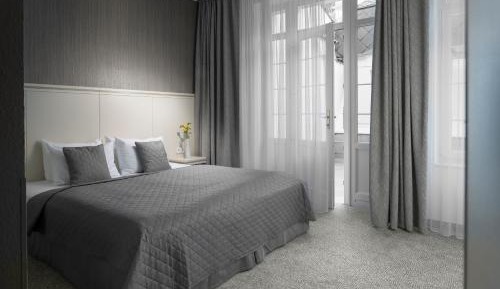 Suite Duplex (4 Adults) with Pool and Sauna Access