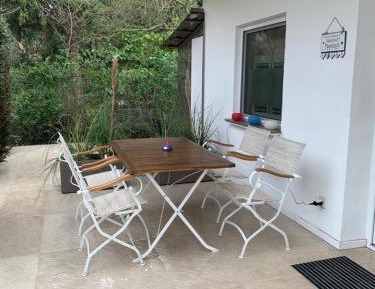 Apartment mit große überdachte Terrasse und Grill