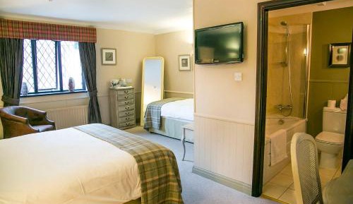 Comfy Family Room – Sleeps 3 (Double Bed & Single Bed)