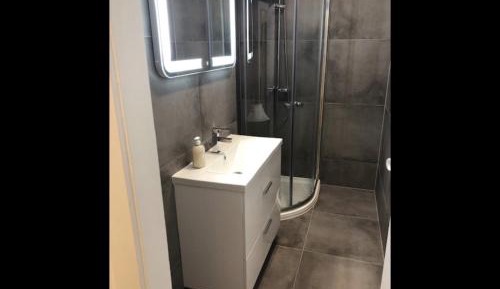 Two-Bedroom Apartment with Air condition - Josefstädterstraße 9