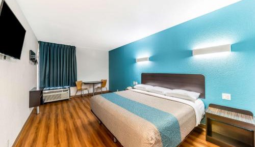 King Room - Non-Smoking