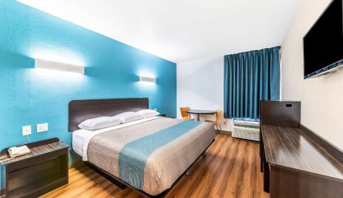 King Room - Disability Access - Non-Smoking