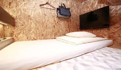 Standard Capsule Room for Male - Horizontal - Upper Floor