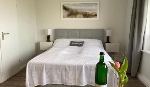 Deluxe Double Room with Side Sea View