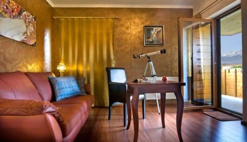 Suite with Mountain View
