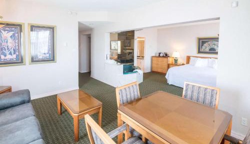 Luxury King Suite - Non-Smoking