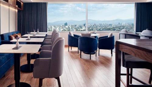 Regency Club Twin Room - High Floor