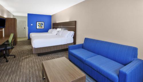 Queen Suite with Two Queen Beds