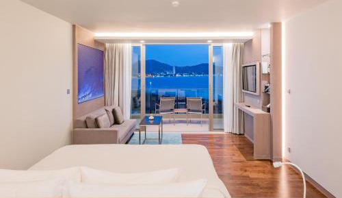 Grand Ocean Room