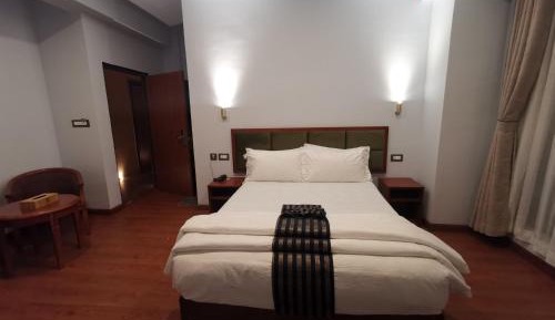 Deluxe Queen Room