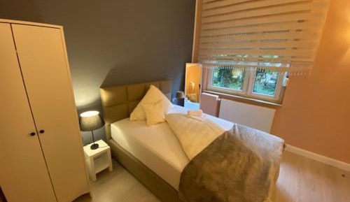 Single Room with Private Bathroom - Annex