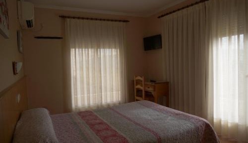 Standard Queen Room