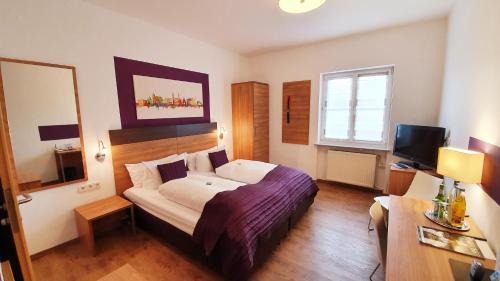 Double or Twin Room with Bathroom