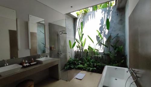 Deluxe One Bedroom Greenery View Villa With Private Heated Pool