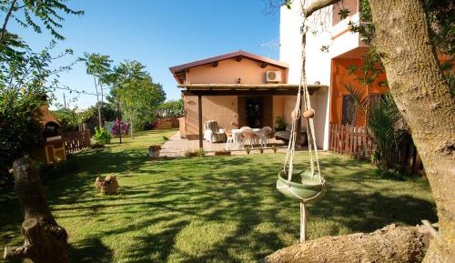 One-Bedroom Apartment with Garden