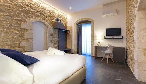Superior Deluxe Double or Twin Room 