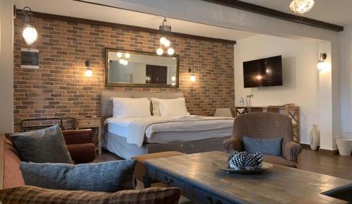 Deluxe King Suite