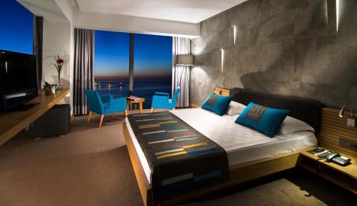 Deluxe Room with Sea View