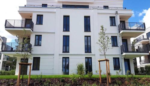 One-Bedroom Apartment with Balcony