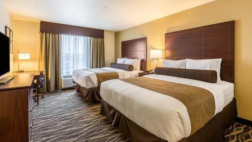 Deluxe Queen Suite