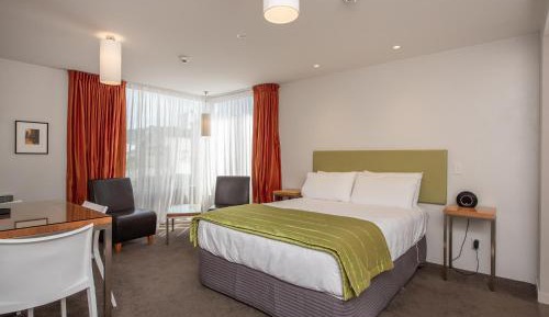 Deluxe one-bedroom