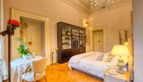 Queen Suite with Spa Bath