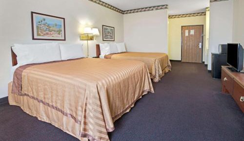 Queen Room with Two Queen Beds - Non-Smoking