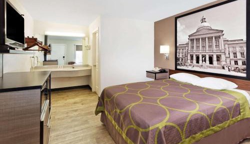 Queen Room - Non-Smoking