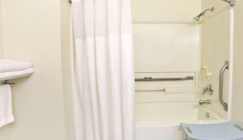 Queen Room - Mobility Access/Non-Smoking