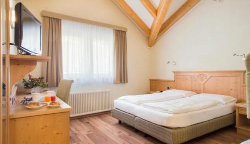 Family Room (2 Adults + 2 Children)