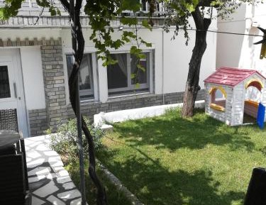 Apartment with Garden View
