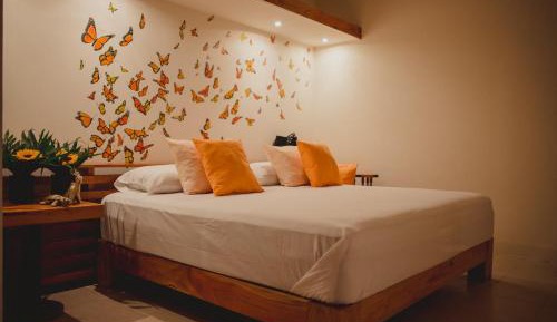 Deluxe Room (2 Adults + 1 Child)