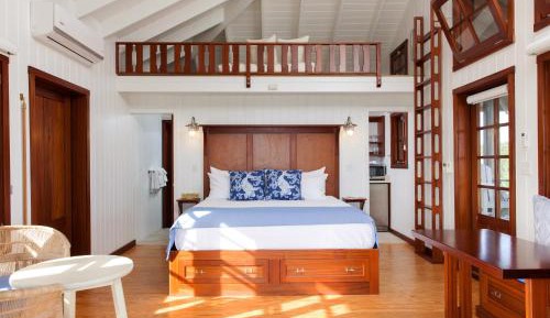 Bungalow - Water Front 