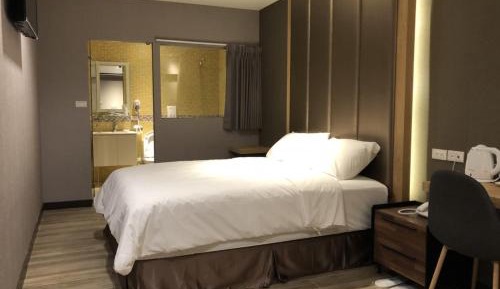 Deluxe Double Room with Bath - No Window