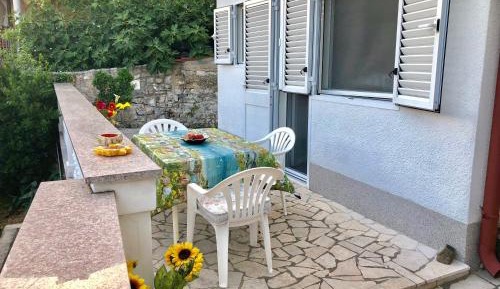 Apartment with Garden View