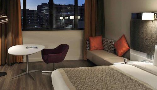 Superior King Room with City View