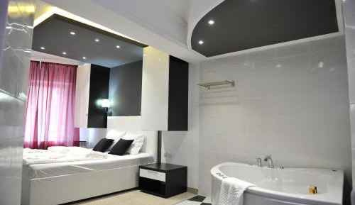 Queen Room with Spa Bath