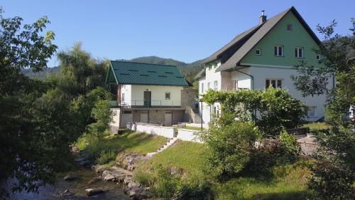 Apartment with Mountain View