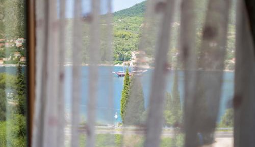 One Bedroom Apartment with Balcony and Sea View