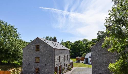 Three-Bedroom Holiday Home 