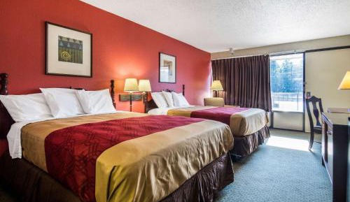 Queen Room with Two Queen Beds - Smoking