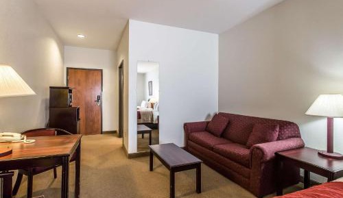 Suite with One Queen Bed and One Double Bed - Non-Smoking