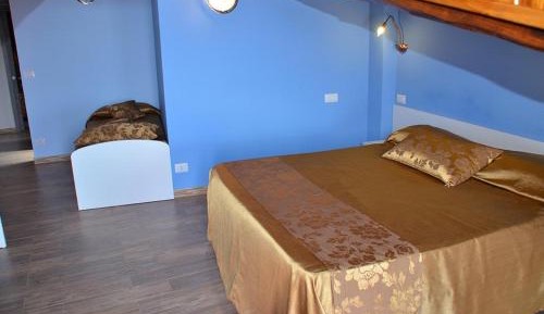 King Room (2 Adults + 1 Child) 