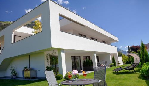 Apartment with Garden View