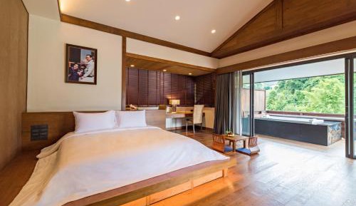 One-Bedroom Royal Residence